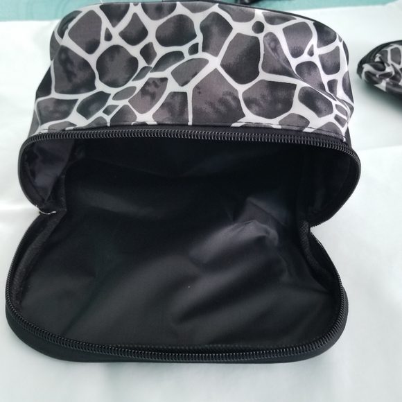 Treska clear and gray giraffe print 4 in 1 cosmetic bags NWOT - Picture 3 of 7
